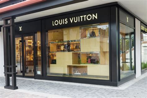 louis vuitton cheaper st thomas|st thomas downtown shopping.